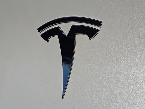 Used 2023 Tesla Model Y Long Range image 9
