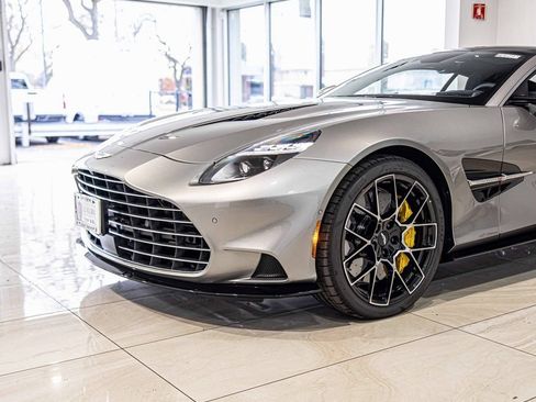 Used 2026 Aston Martin Vanquish RWD image 4