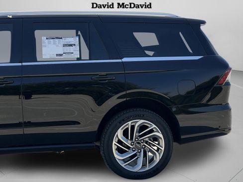 New 2025 Lincoln Navigator Reserve image 7