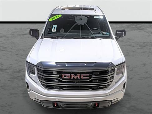 Used 2024 GMC Sierra 1500 AT4 w/ Technology Package AWD/4WD image 6