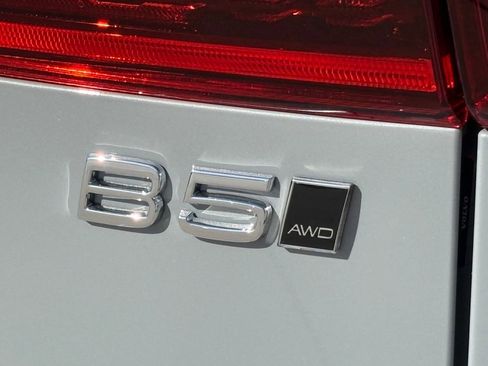 New 2026 Volvo XC60 B5 Ultra w/ Protection Package Premier image 11