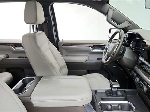 Used 2023 Chevrolet Silverado 1500 LT Trail Boss w/ Convenience Package II image 24