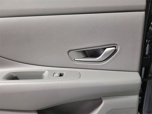 Used 2025 Hyundai Elantra Sport image 38