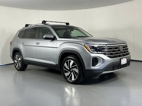 Used 2024 Volkswagen Atlas SEL AWD/4WD image 1