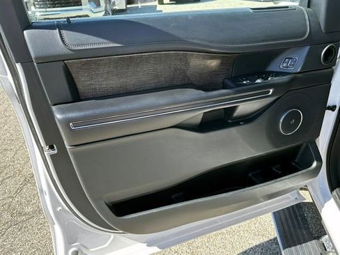 Used 2018 Ford Expedition Limited w/ Equipment Group 302A AWD/4WD image 18