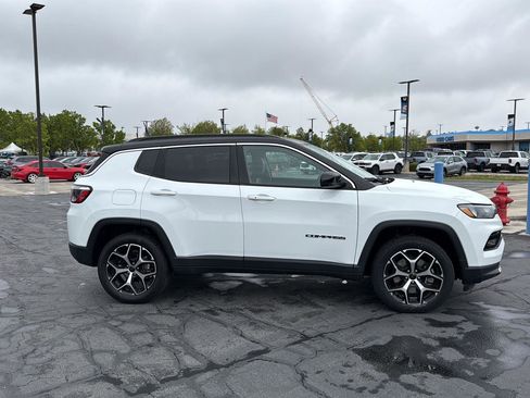 Used 2025 Jeep Compass Limited AWD/4WD image 5