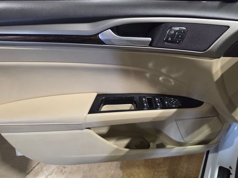 Used 2015 Ford Fusion SE w/ Equipment Group 202A FWD image 5