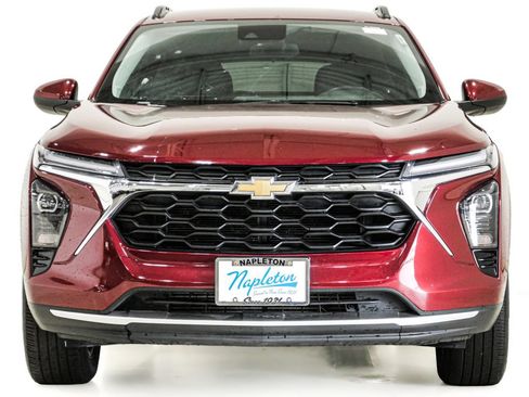 Used 2024 Chevrolet Trax LT w/ Driver Confidence Package FWD image 2