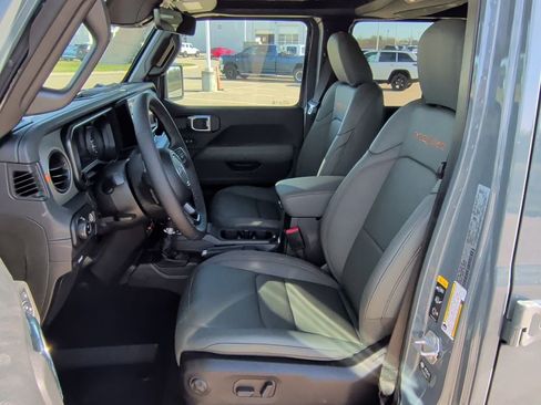 New 2026 Jeep Gladiator Mojave image 13