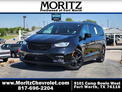 Used 2025 Chrysler Pacifica Limited FWD image 1