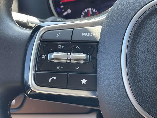 Certified 2024 Kia Carnival LX FWD image 19