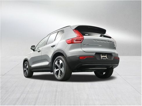 New 2026 Volvo XC40 B5 Plus w/ Protection Package Premier AWD/4WD image 23