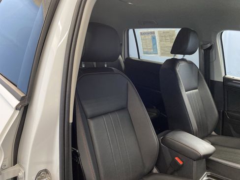 Used 2024 Volkswagen Tiguan SE image 42