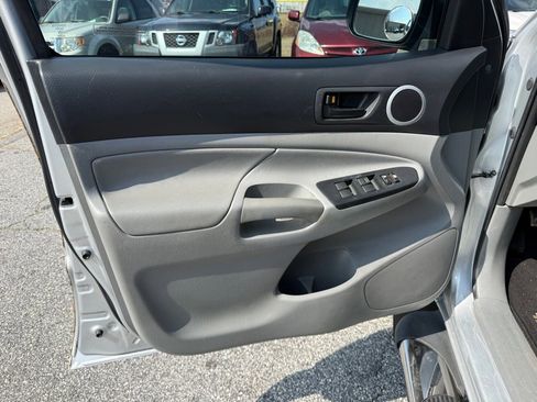 Used 2012 Toyota Tacoma 4x4 Double Cab w/ TRD Off-Road Pkg image 12