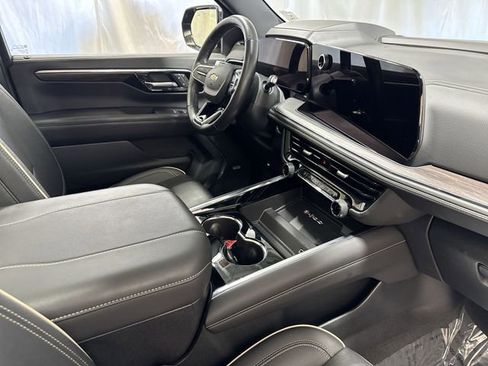 Used 2025 Chevrolet Suburban Premier AWD/4WD image 35