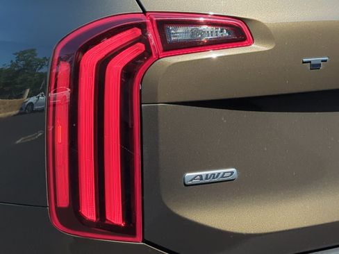 Used 2020 Kia Telluride SX w/ SX Prestige Package AWD/4WD image 23