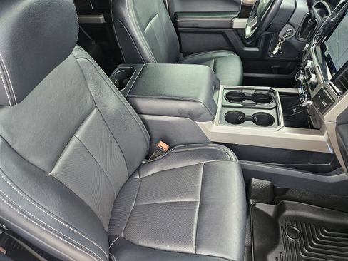 Used 2022 Ford F350 Lariat w/ Chrome Package image 17