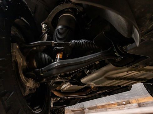 Used 2023 Chevrolet Suburban High Country image 14