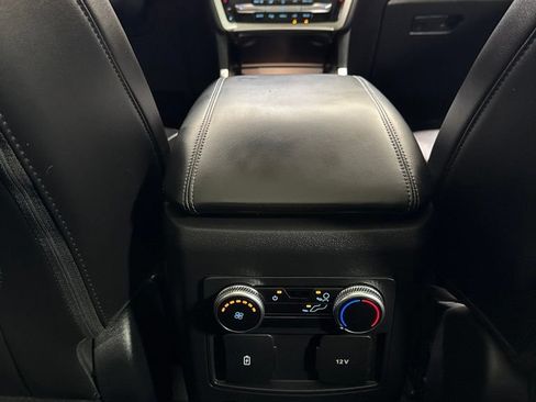 Used 2023 Ford Explorer XLT w/ XLT Sport Appearance Package AWD/4WD image 30