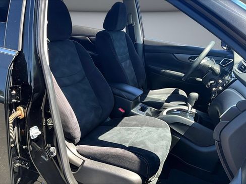 Used 2016 Nissan Rogue S w/ Appearance Package FWD image 28