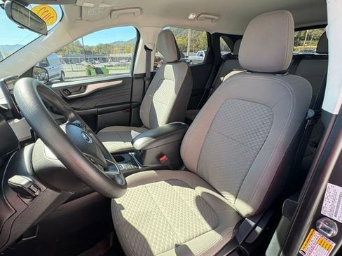 Used 2022 Ford Escape SE image 28