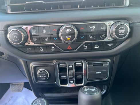 New 2025 Jeep Wrangler Sahara image 30