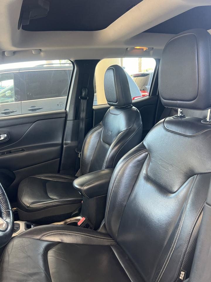 Used 2017 Jeep Renegade Limited FWD image 9