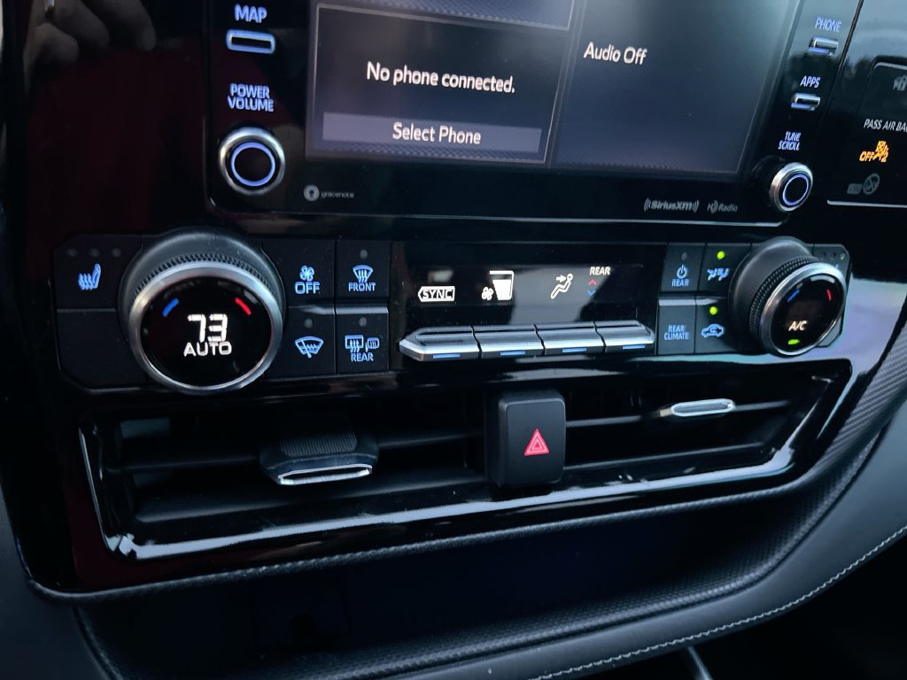 Used 2022 Toyota Highlander XSE FWD image 25