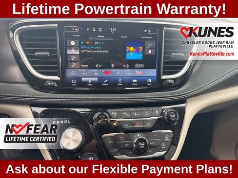 Used 2024 Chrysler Pacifica Touring-L image 16