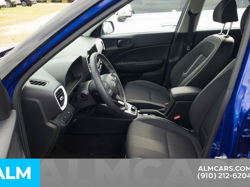 Used 2024 Hyundai Venue Limited image 8
