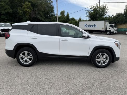 Used 2024 GMC Terrain SLE FWD image 8