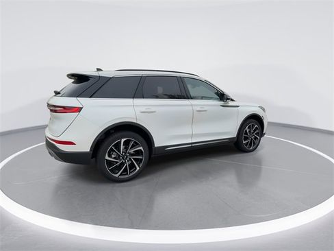 New 2026 Lincoln Corsair Reserve image 8