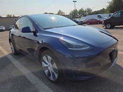Used 2023 Tesla Model Y Long Range AWD/4WD image 4