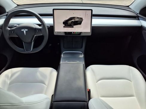 Used 2025 Tesla Model Y Long Range RWD image 9