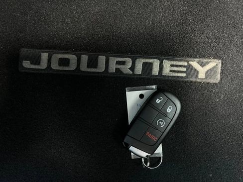 Used 2014 Dodge Journey R/T w/ Flexible Seating Group FWD image 17
