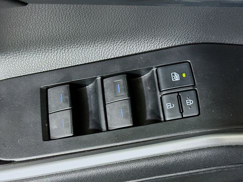 Used 2021 Toyota Highlander XLE FWD image 14