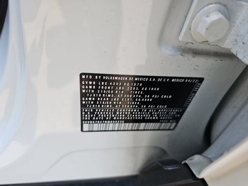 Used 2022 Volkswagen Taos SE FWD image 9