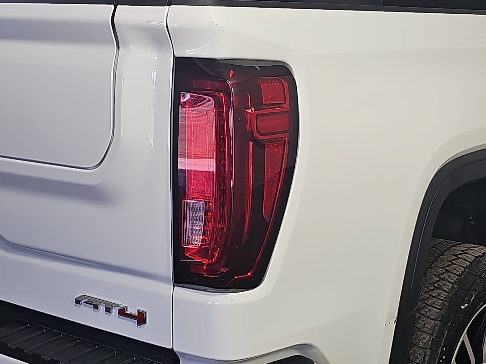 Used 2025 GMC Sierra 1500 AT4 w/ AT4 Premium Package AWD/4WD image 30
