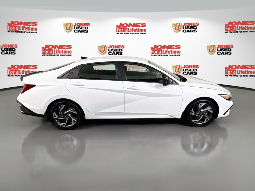 Certified 2025 Hyundai Elantra SEL FWD image 17