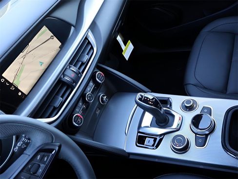 New 2025 Alfa Romeo Stelvio Sprint image 21