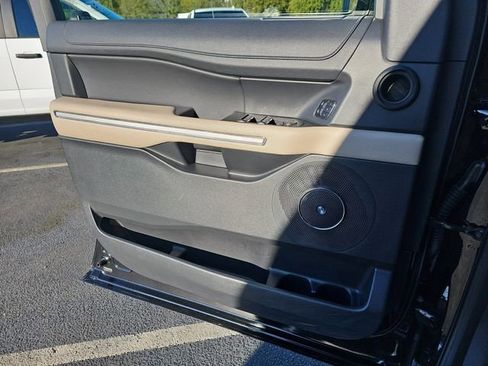 Used 2024 Ford Expedition Max Limited image 34