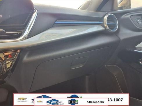 Used 2025 Chevrolet Trax LT w/ LT Convenience Package FWD image 21