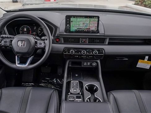 New 2025 Honda Pilot Touring image 17