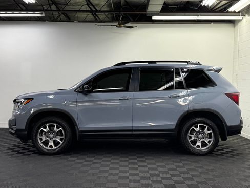 Used 2023 Honda Passport TrailSport image 3