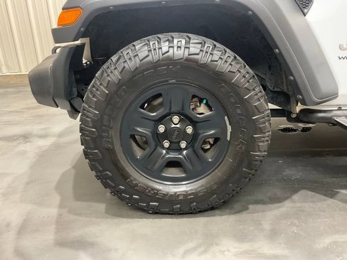 Used 2018 Jeep Wrangler Unlimited Sport image 6