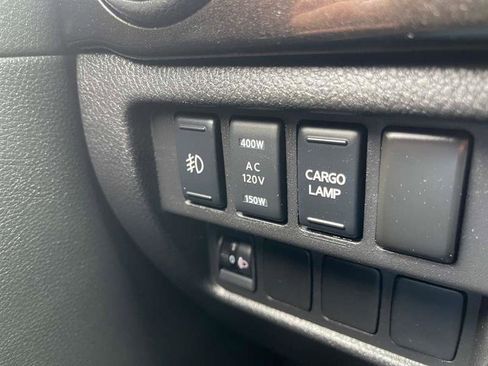 Used 2018 Nissan Titan SV w/ SV Convenience Package image 81