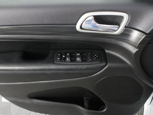 Used 2021 Jeep Grand Cherokee Laredo X image 13