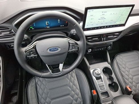 Used 2024 Ford Escape SE w/ PHEV Premium Package image 11