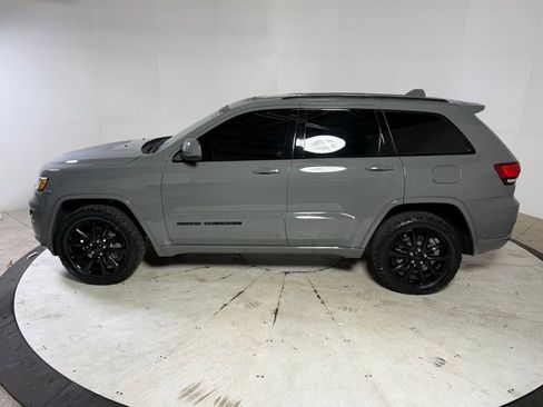 Used 2020 Jeep Grand Cherokee Altitude image 4