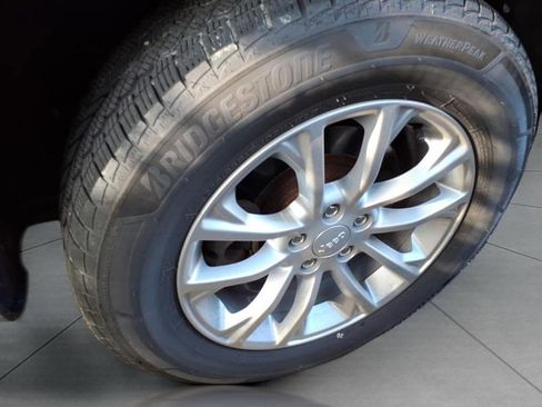 Used 2019 Jeep Cherokee Latitude w/ Popular Appearance Group image 6